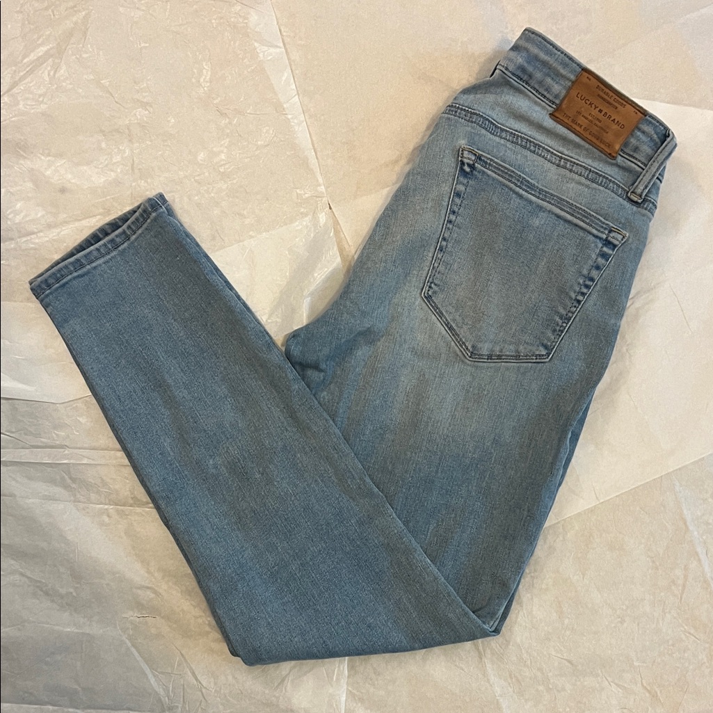 Lucky Brand Cheville Light Blue Denim Capris Skinny Jeans